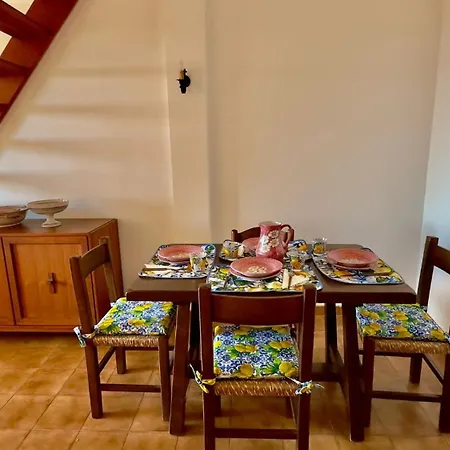 Apartamento Jolinda Guest House, Accogliente Con 2 Da Letto, Vista Mare, Vicino Al Centro Di Con Piscina Fuori Terra