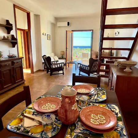 Apartamento Jolinda Guest House, Accogliente Con 2 Da Letto, Vista Mare, Vicino Al Centro Di Con Piscina Fuori Terra